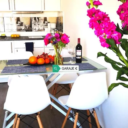 Lägenhet Beachfront Modern And Spacious