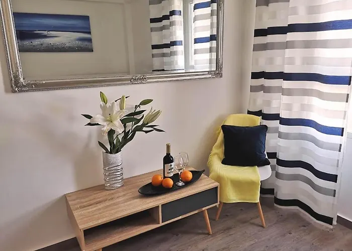 Beachfront Modern And Spacious トレビエハ