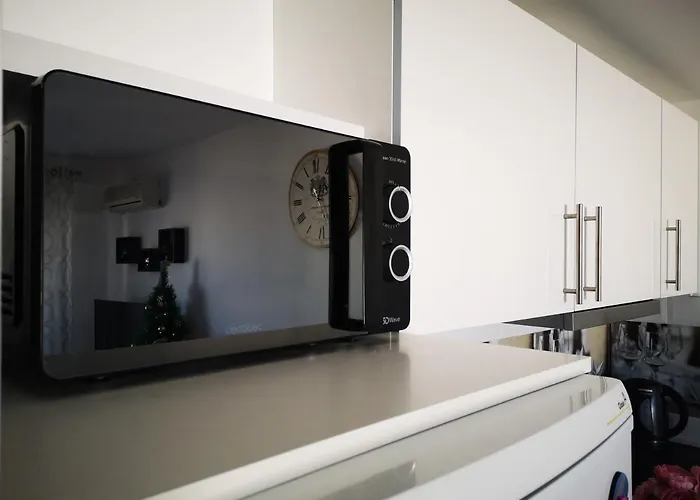 Beachfront Modern And Spacious トレビエハ