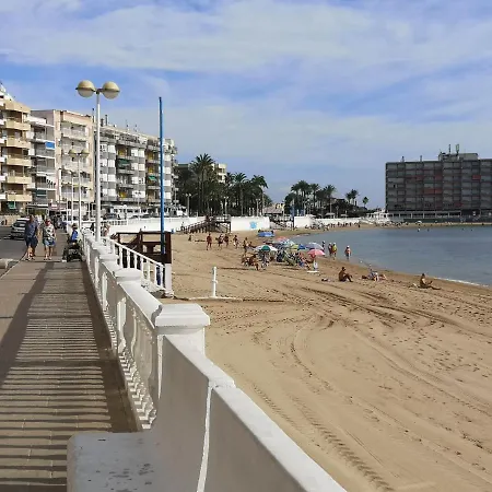 Beachfront Modern And Spacious Τορεβιέχα
