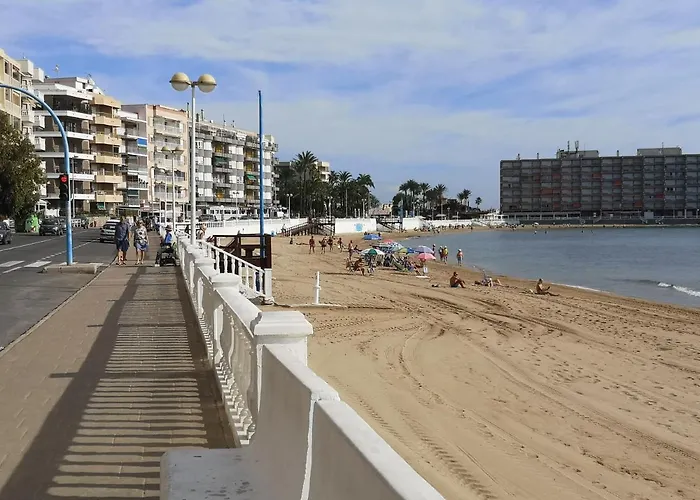 Beachfront Modern And Spacious Торевьиа